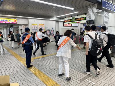 声掛け活動・啓発物品(ティッシュ)の配布