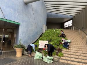 東松山市総合会館外階段