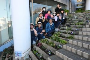 東松山市総合会館外階段