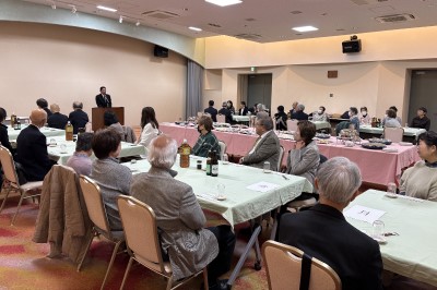 東松山地区保護司会・東松山地区更生保護女性会合同新年会の画像です。