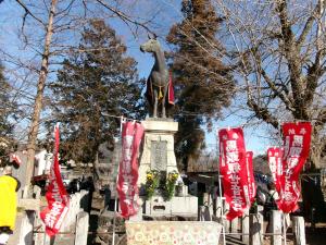 妙安寺にある馬の銅像