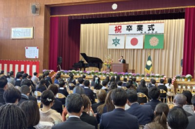  野本小学校卒業式の画像です。