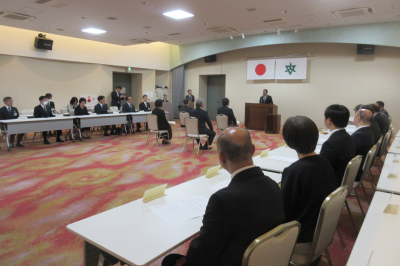  令和7年度末学校職員退職者感謝状贈呈式の画像です。