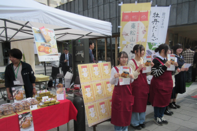 東松山さんぽ やきとり牡丹だんご販売会の画像です。