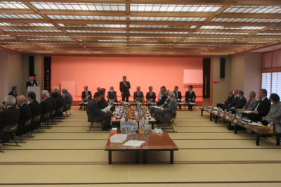 令和8年度高坂地区区長会歓送迎会の画像です。