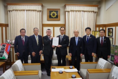 埼玉県知事に対する要望活動の画像です。