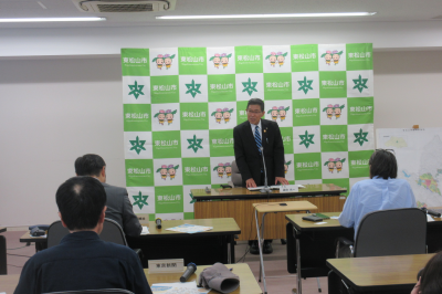 定例記者会見の画像です。