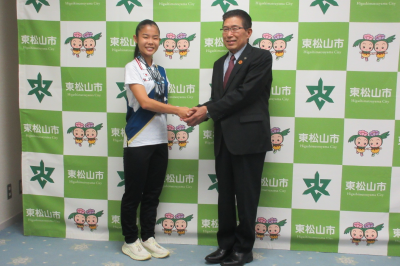 表敬訪問:スカイランニング 町田彩羽さんの画像です。
