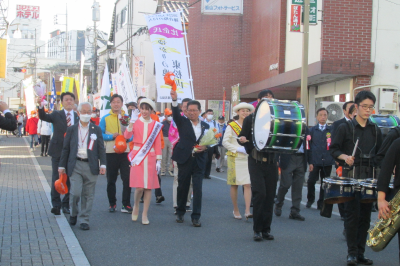 第45回記念大会日本スリーデーマーチパレードの画像です。
