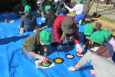 フラワーサポーター活動(松山第一小学校花いっぱい活動)の画像です。