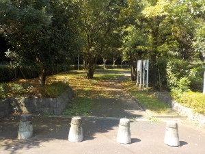 五領町南児童公園の遊歩道