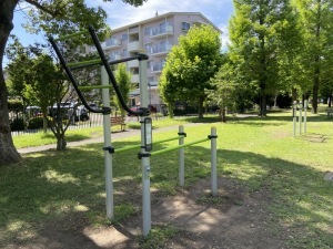 五領町近隣公園の健康遊具