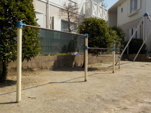 松本町二丁目街区公園の鉄棒