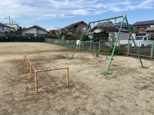 松葉町四丁目子供広場のブランコ