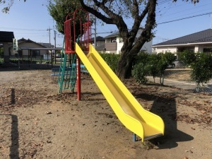 若松町子供広場の滑り台