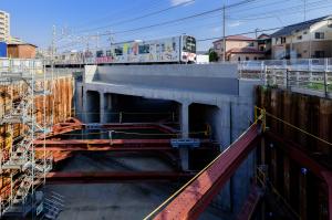 鉄道下躯体完成(松葉町から箭弓町を望む)