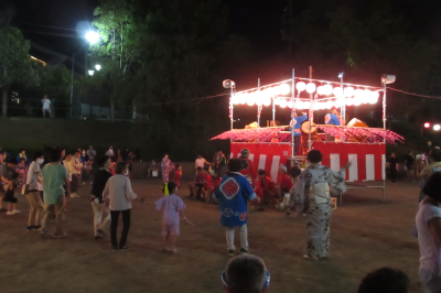 若松町納涼盆踊り大会の画像です。