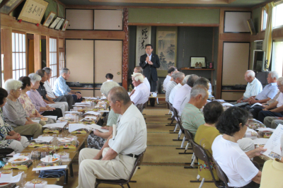 毛塚自治会敬老祝賀会の画像です。