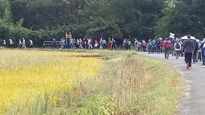 弧を描いて歩く