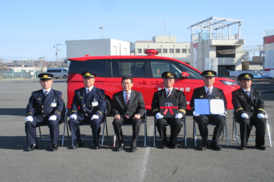 東松山消防団本部広報車新車両引渡式の画像です。