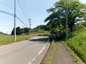 自然の中を歩く