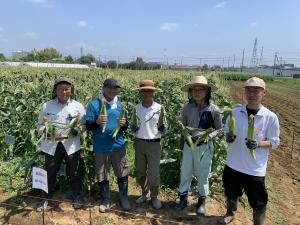 農業塾生とハニーホワイト