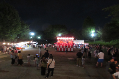 若松町納涼盆踊り大会の画像です。