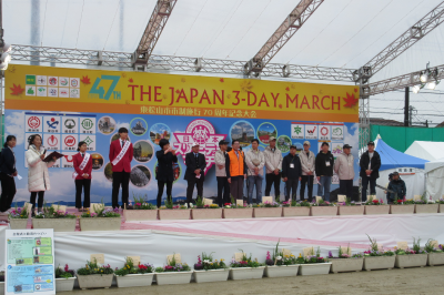 第47回日本スリーデーマーチ出発式(1日目)の画像です。